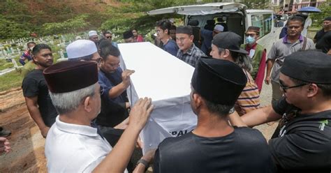 Jenazah Mohammad Taufiq Selamat Dikebumikan Harian Metro