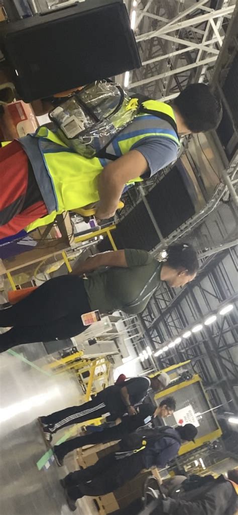 Insane Big Boobs Pawg Milf In Black Nike Pros At Work Spandex Leggings Yoga Pants Forum