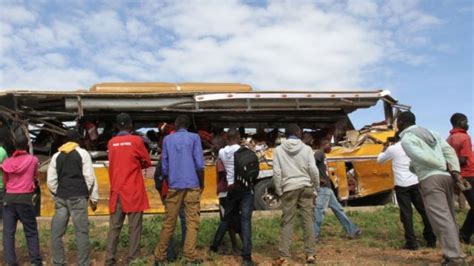 Nearly 40 Pipo Don Die For Cameroon Car Crash Bbc News Pidgin