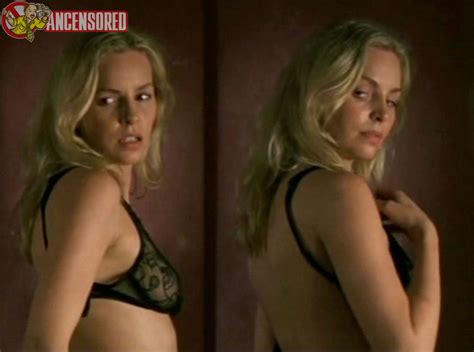 Simone Hanselmann Nue dans Alles außer Sex