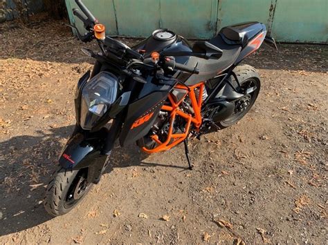 Купить б у KTM 1290 Super Duke R инжектор 6 передач в Москве чёрный naked bike 2014 года на