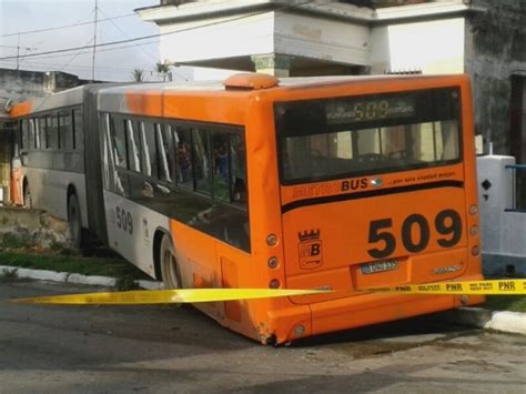 Mnibus Impacta Contra Dos Viviendas En La Habana Cubanet