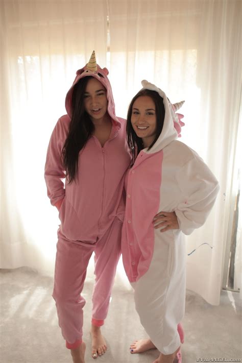 Tiny Babes With Natural Tits Gabriella Paltrova Karlee Grey Strip