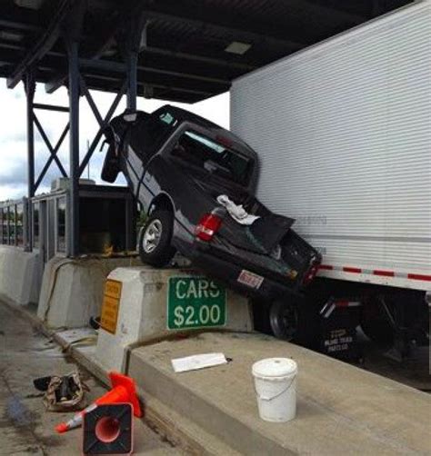 Truck Crashes At I 95 Tolls Exeter Nh Patch