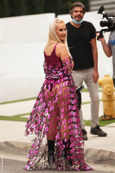 Nikki Lund Nude OnlyFans Leaks Fappening FappeningBook