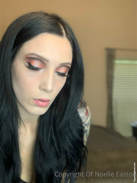 Thenoelleeaston Nude OnlyFans Leaks Fappening FappeningBook