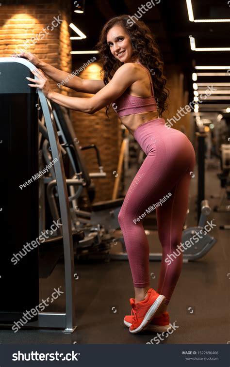 Sexy Fitness Brunette Girl Standing Near Stock Photo 1522696466 Shutterstock