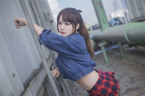 Yoko Cos Women Model Cosplay Brunette Ponytail Looking At Viewer Belly Women Outdoors