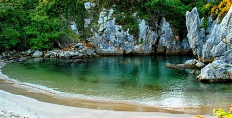 Playa De Gulpiyuri El Secreto Mejor Guardado De Asturias