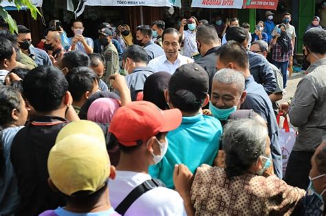 Cegah Inflasi Ganjar Dampingi Jokowi Cek Harga Bahan Pokok Di Pasar