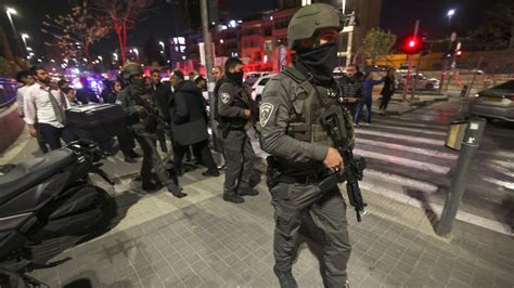 Jerusal N Este Tiroteo En Sinagoga Dej Muertos