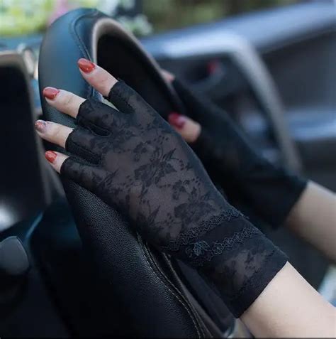 Womens Spring Summer Semi Finger Driving Gloves Ladys Summer Sunscreen Fingerless Gloves Lady