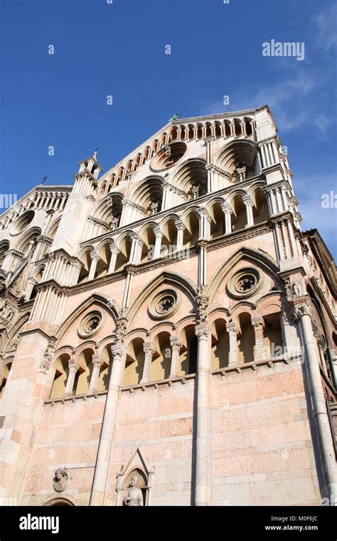 Italian romanesque architecture hi-res stock photography and images - Alamy