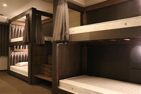 Четырехместная кровать: 59 фото