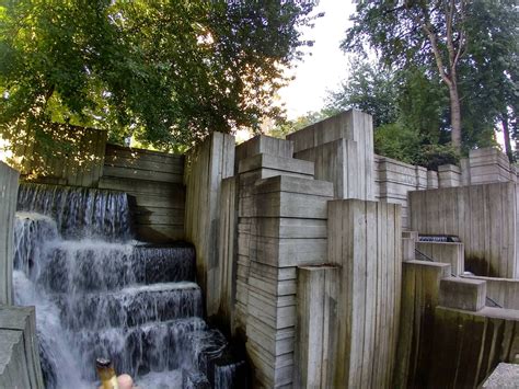 My Favorite Brutalist Fountain Smoke Spot Rtrees