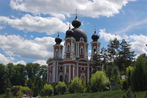 Discover the top 5 most beautiful monasteries in Moldova that you can visit