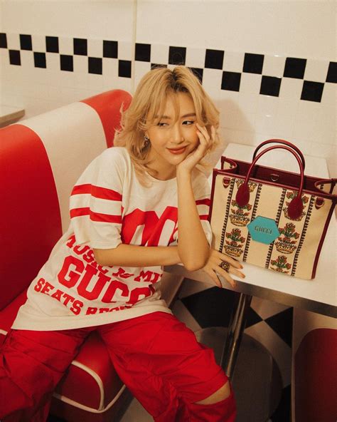 5 mẫu áo thun hot hit chưa có dấu hiệu hạ nhiệt của năm 2023 ELLE