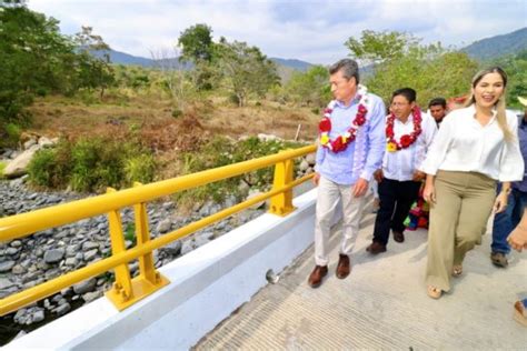 En Villa Comaltitlán Rutilio Escandón Inaugura Puente Vial Sobre