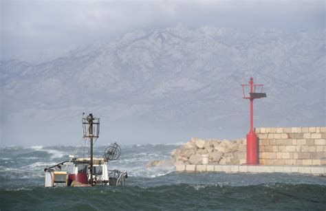 Zadarski Zbog olujnog vjetra zatvorena dionica A1 između čvorova