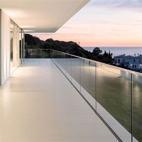 Sleek And Stylish Q Railing Easy Glass Slim Railing System