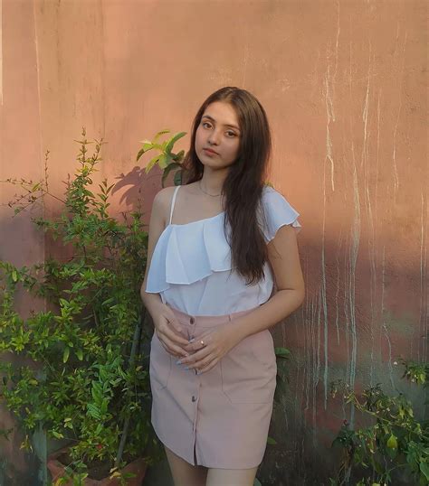 Isha Hot 85 Pictures Shooshtime