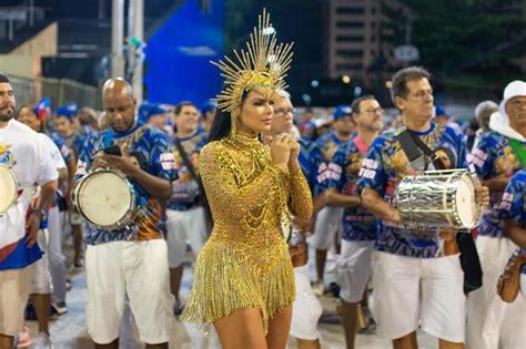 Juliana Souza Faz Estreia Na Sapucaí Como Rainha De Bateria Da União Da