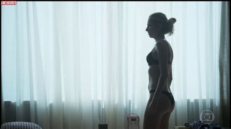 Naked Carol Duarte in A Força do Querer