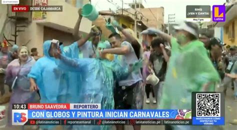 Bañan en pintura EN VIVO a reportero de Latina en Cajamarca