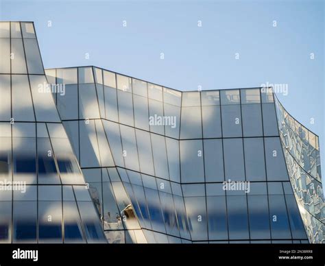 Frank Gehry S IAC Building From High Line Park New York USA Stock