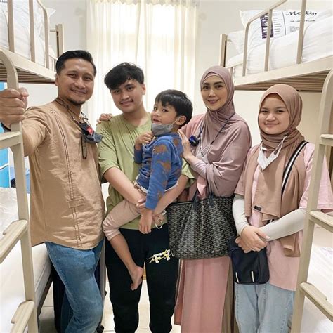 Tiga Bersaudara 9 Potret Sibling Goals Anak Artis Berhijab