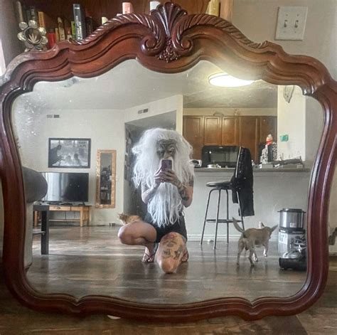 50 Times People Tried To Sell A Mirror But It Was Really The
