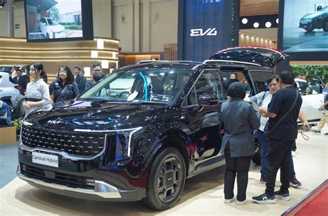 kia pamerkan carnival hybrid  carens  giias  mpv modern