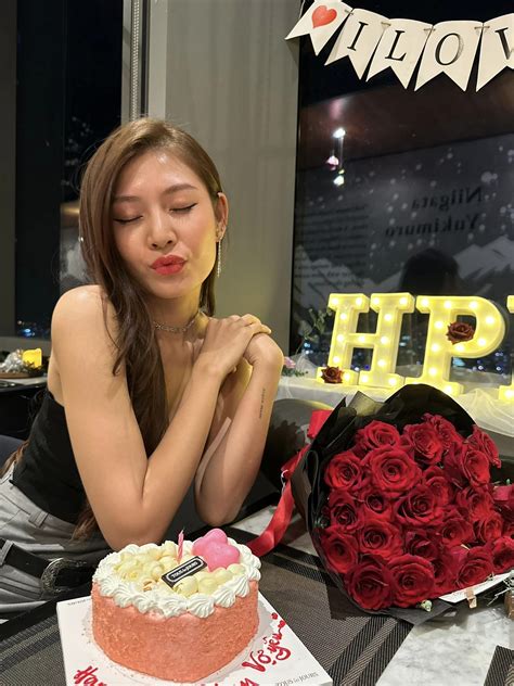 Các hot girl hệ Gen Z khi làm mẹ Chăm con không quên chăm mình con ngoan khoẻ mẹ nhàn tênh