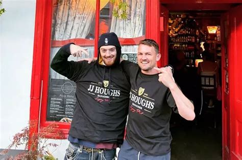 Cork Man Being Blackmailed As Scammer Threatens To Send Nude Photos To His Mother Irish Mirror