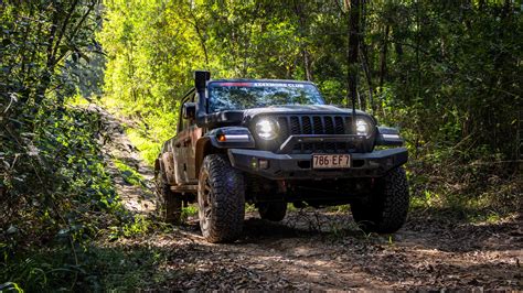 A Visitor’s Guide to Kenilworth Road: History and Information 11