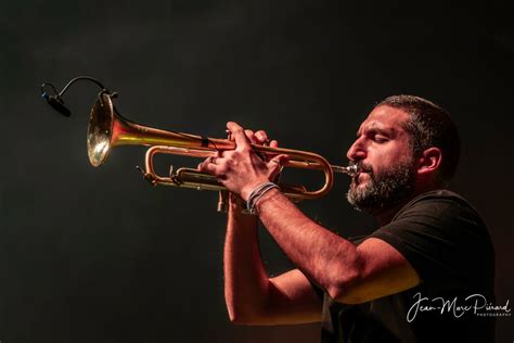 Assis Mais Vivant Et Vibrant Au Cirque Royal Ibrahim Maalouf Convoque