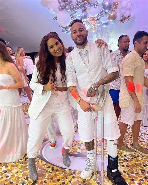 Neymar E Beatriz São Duas Vizinhas - Neymar: Veja quais famosos marcaram presença na festa do jogador