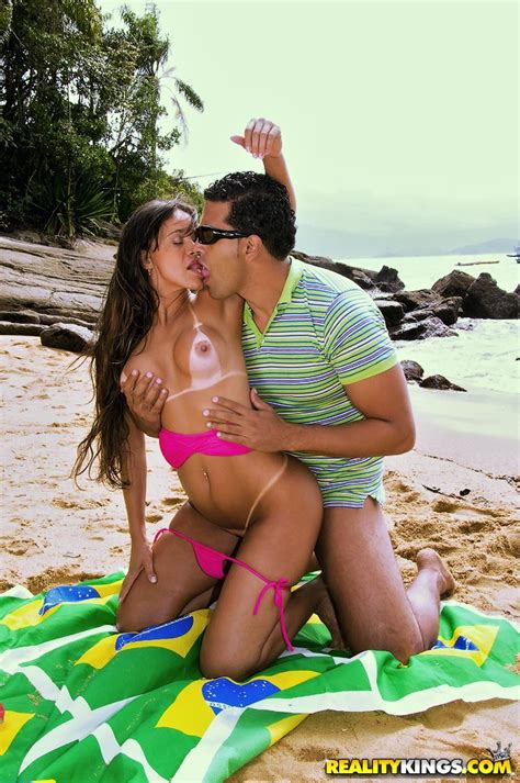 Hardcore Outdoor Ass Fucking Helps Milf Adryanna Duarte Enjoy Weather CoedCherry