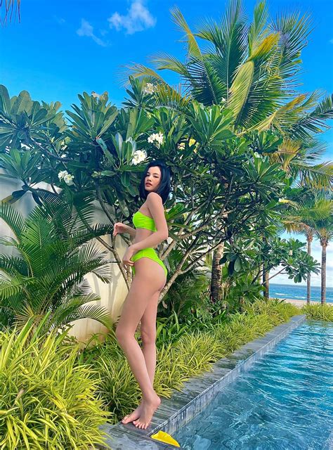 B N G I C A Ch Ng C L Quy N Di N Bikini Khoe V P Tu I