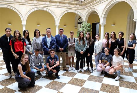 El Delegado De Educaci N Recibe En El Ayuntamiento Al Alumnado Que