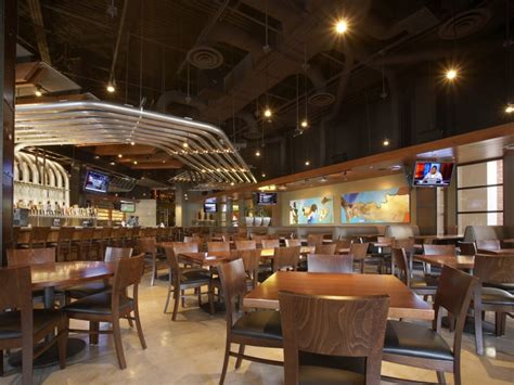 Yard House Serves Up 130 Beers On Tap American Fusion Food