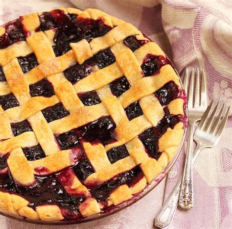 Blueberry Pie And How To Make A Lattice Top Bjl Delicious Pies Yummy Unique Pies Lattice Top