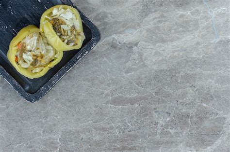 Раздвижной кухонный стол с плиткой на столешнице