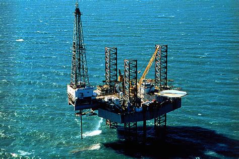 Gulf Of Mexico Oil Platform Photos And Premium High Res Pictures Getty Images