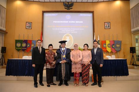 Pengukuhan Guru Besar Prof Dr Mochamad Bruri Triyono M Pd Ruang