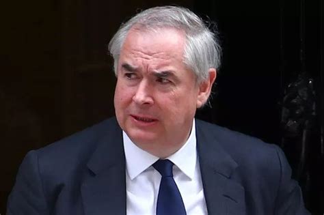 Rihanna S Nyfw Lingerie Show Featured Pregnant Models Bella And Gigi Hadid And Lots Of Bare