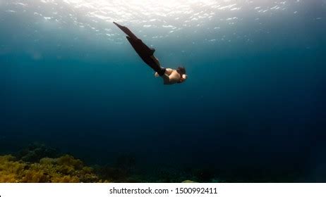 Sexy Girl Wearing Bikini Freediving Crystal Foto Stok Shutterstock
