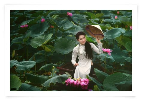 Ảnh nude gái xinh áo yếm bên hồ sen lộ núm Clip FULL Xinh