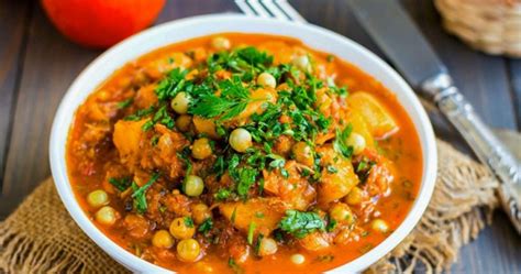 Картошка с тушенкой – 6 рецептов приготовления