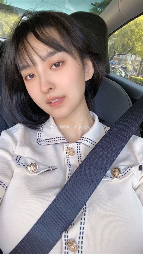 Hot girl mạng xã hội Trung Quốc lộ ảnh đời thực một trời một vực khiến dân mạng được phen ngã ngửa